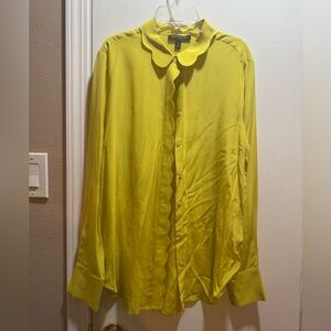 Preowned Banana Republic Women's Scalloped Silk Blouse Size Medium